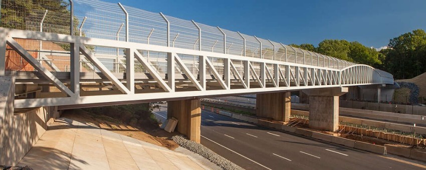  How is a pedestrian bridge built? 