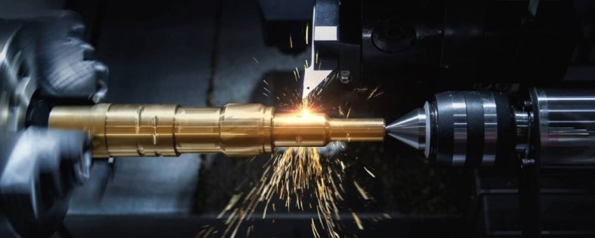  مقایسه دقت دستگاه تراش CNC با تراش دستی در تولید قطعات آلیاژی 