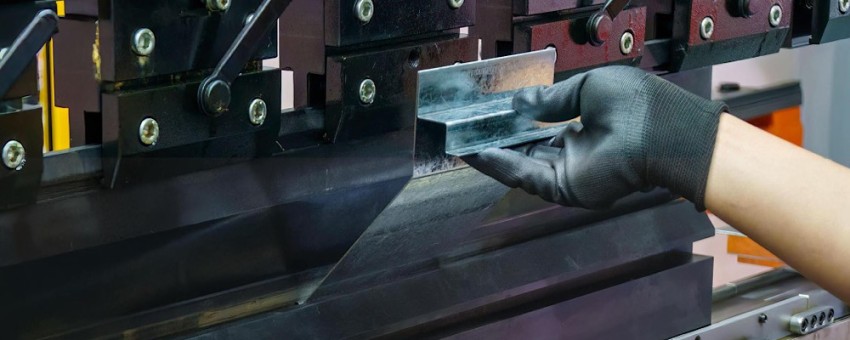  دستگاه CNC بخریم یا هیدرولیک؟ راهنمایی که فروشندگان به شما نمی‌گویند 